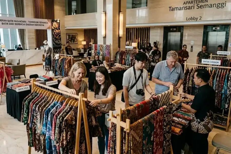 Indonesian Batik Exhibition Present at Tamansari Semanggi Lobby
